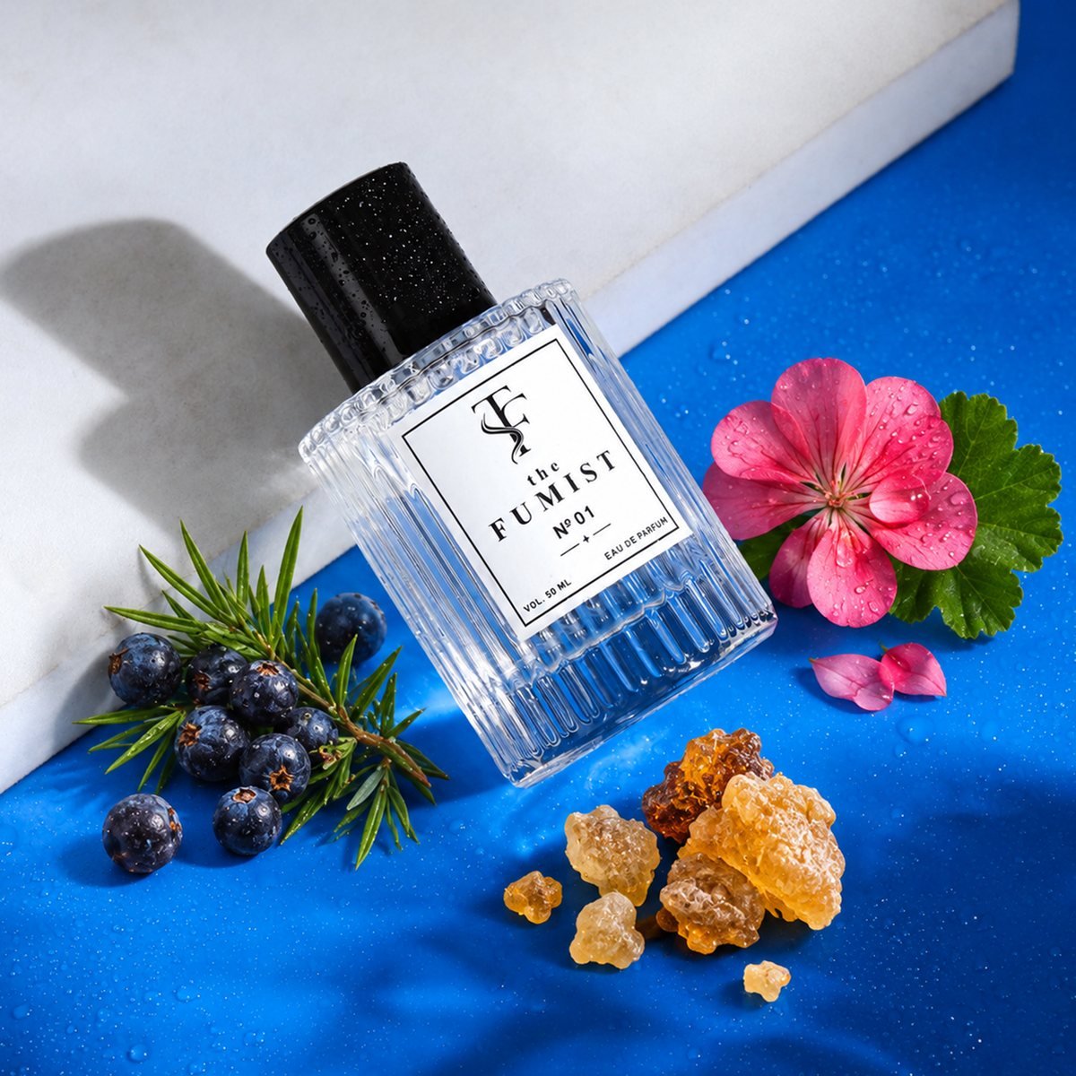 N° 01 among juniper, geranium and amber resin